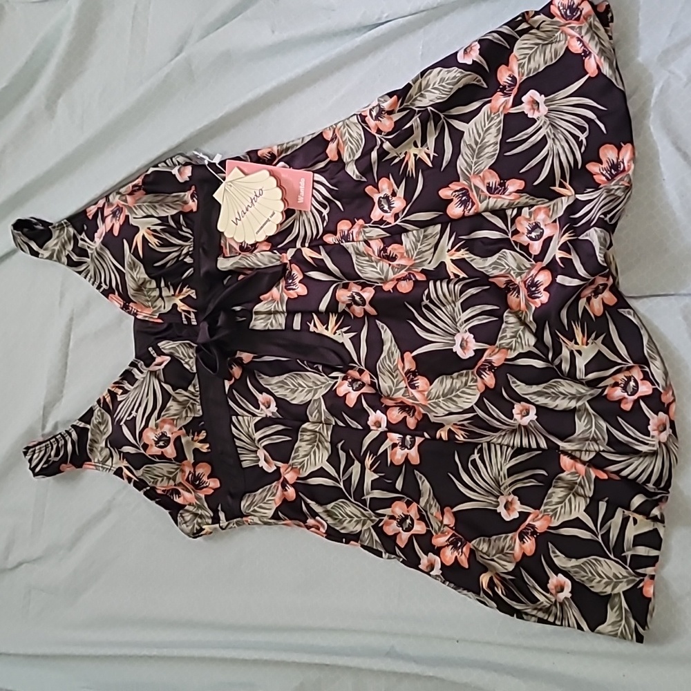 Woman's swimsuit pink floral